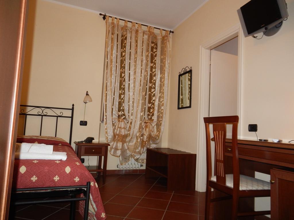 Risthotel Pizzeria Italia Godiasco Zimmer foto
