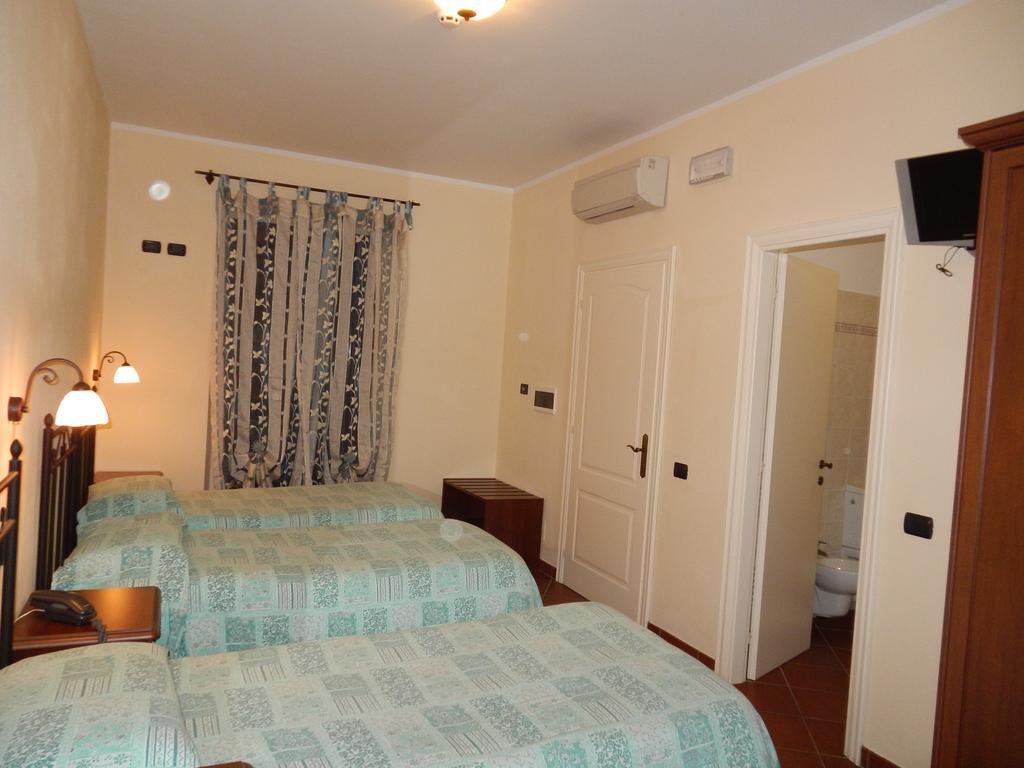Risthotel Pizzeria Italia Godiasco Zimmer foto