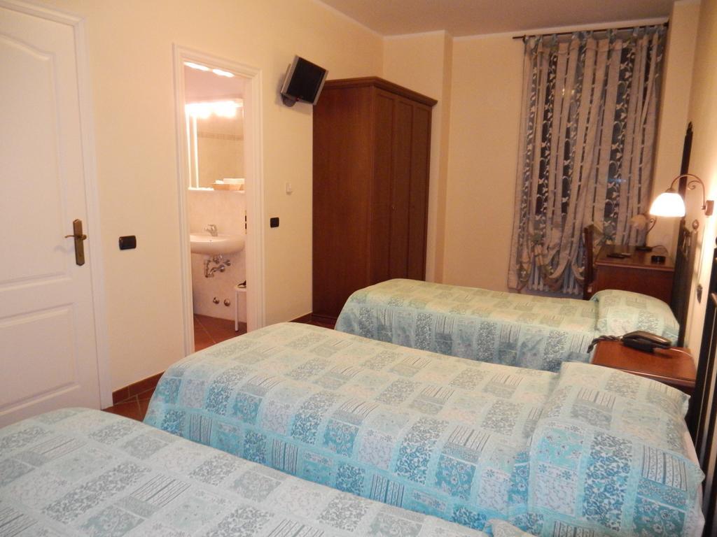 Risthotel Pizzeria Italia Godiasco Zimmer foto