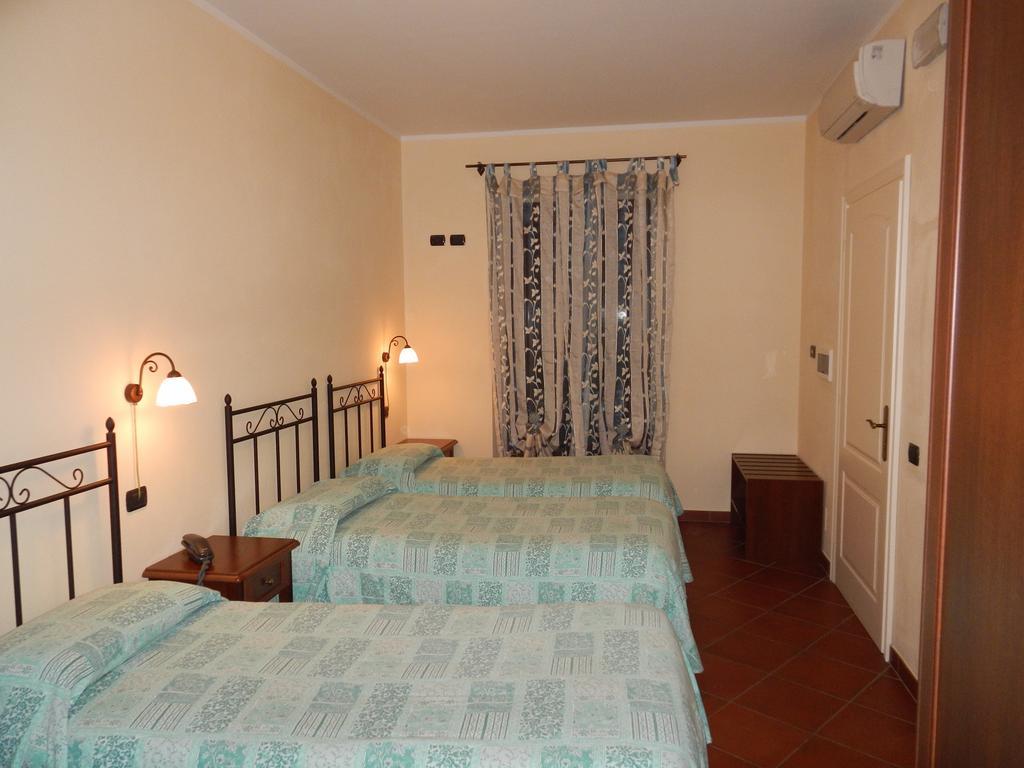 Risthotel Pizzeria Italia Godiasco Zimmer foto